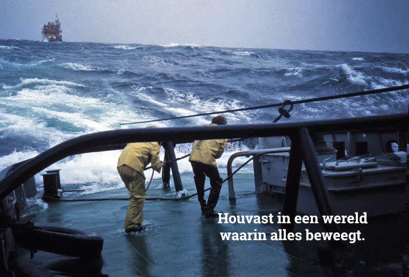 TUGPINS ontwerpt, ontwikkelt en produceert towing pins, shark jaws, stoppers en sleephaken.